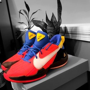 Boy's Zoom Freak Nike sneaker